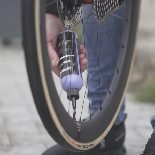 Quantité liquide préventif tubeless : Calculateur exact & guide (VTT, gravel, route)