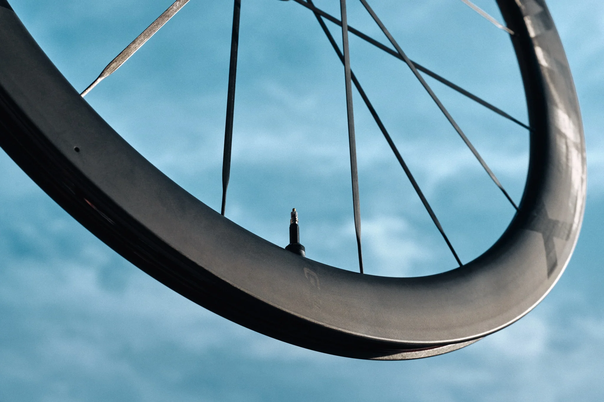 Roues CADEX Max 50 WheelSystem profil 50mm avec pneu CADEX Aero carbone 2026