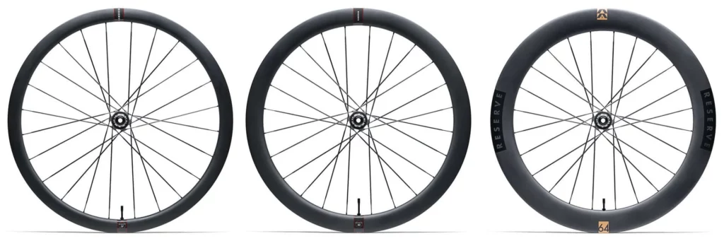 Vélo route équipé roues Reserve 42 49 SL carbone profil mixte.