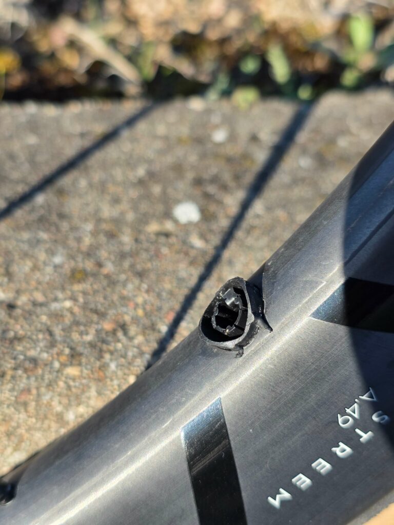 Défaut bouchon valve amovible Newmen Streem joint caoutchouc décollé