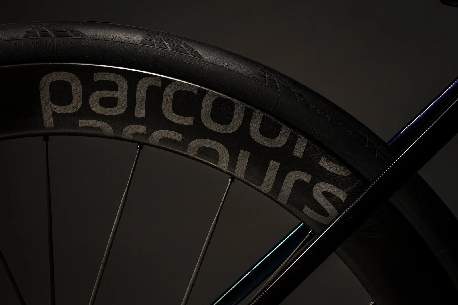 Paire de roues Parcours Strade GT VibraCORE profil 49 54mm rayons carbone Alpina Carbolite